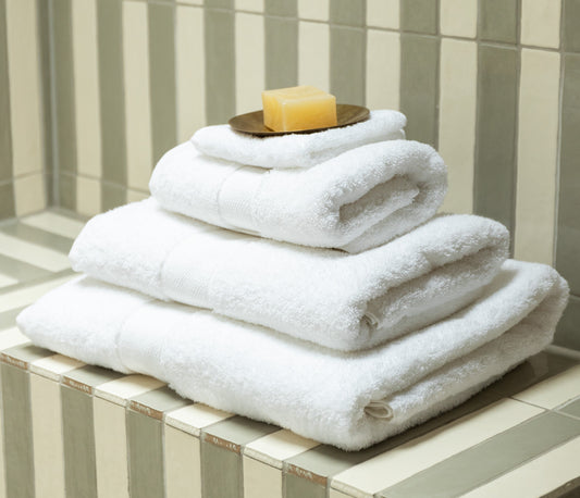 Experience the Comfort and Elegance of White Hotel Quality Towels