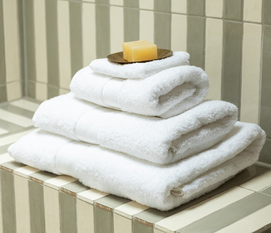 Experience the Comfort and Elegance of White Hotel Quality Towels