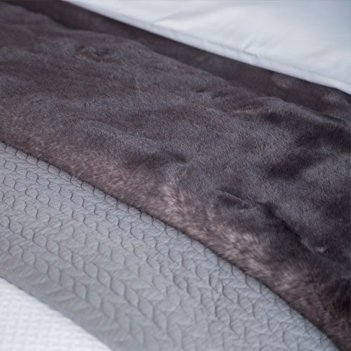Bed spread blue faux fur